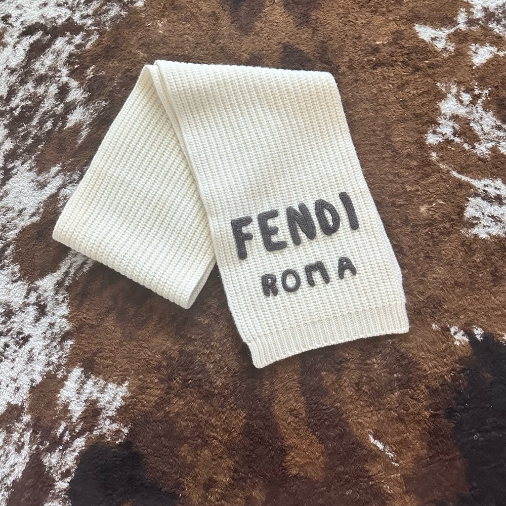 Beautiful Fendi Ivory Knit Scarf